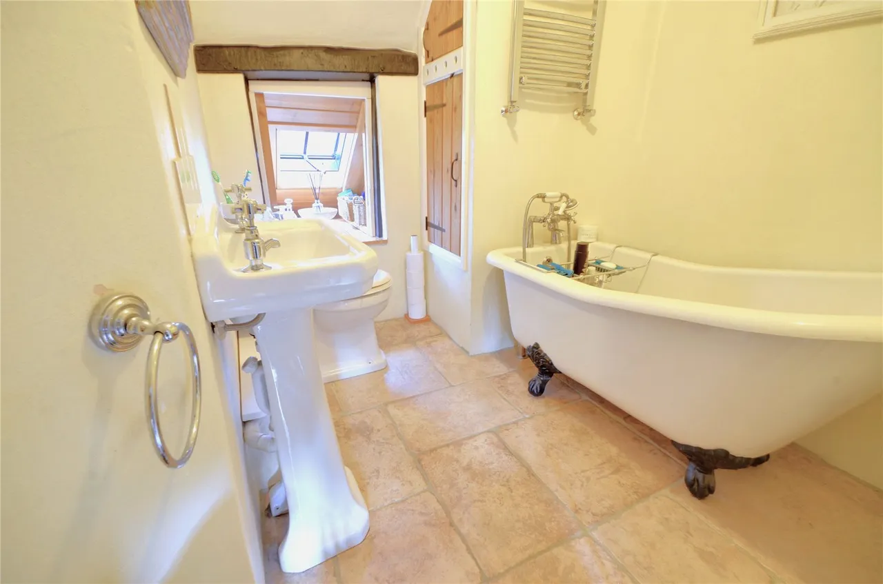 East Grinstead, RH19, photo 7