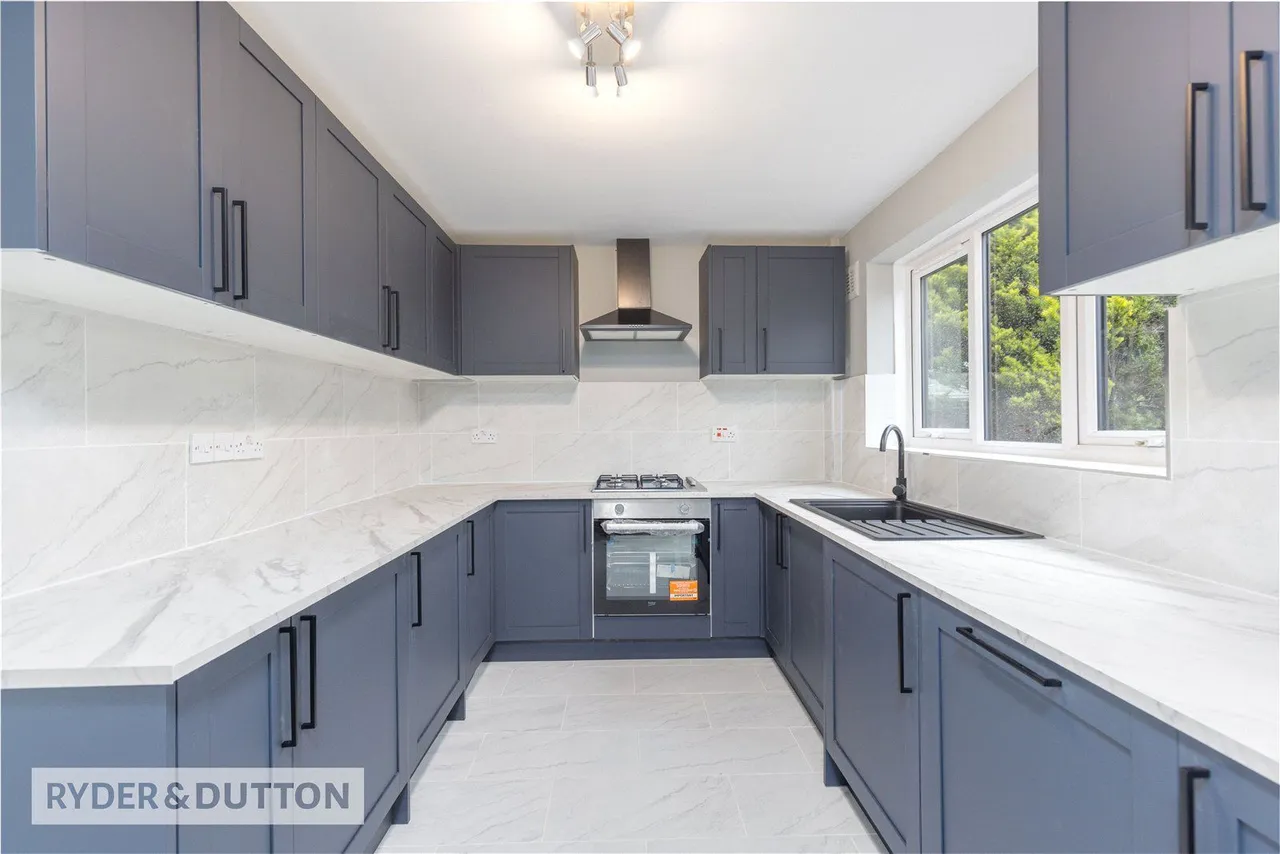 Wessex Park Close, Shaw, OL2, photo 2