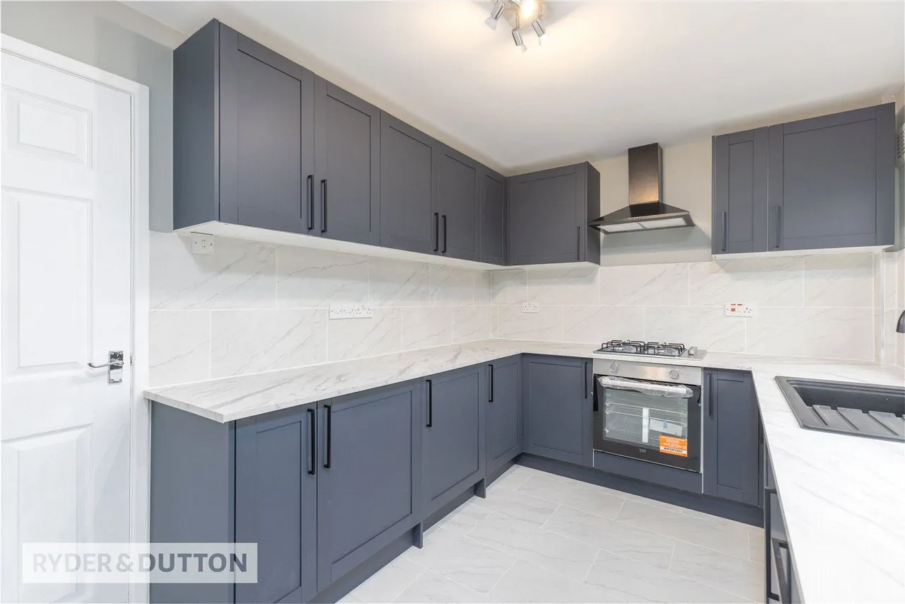 Wessex Park Close, Shaw, OL2, photo 4