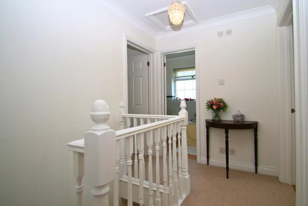 Bedford Close, Woking, GU21, photo 8