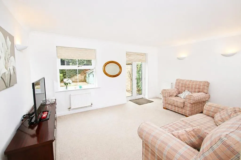 Bedford Close, Woking, GU21, photo 5