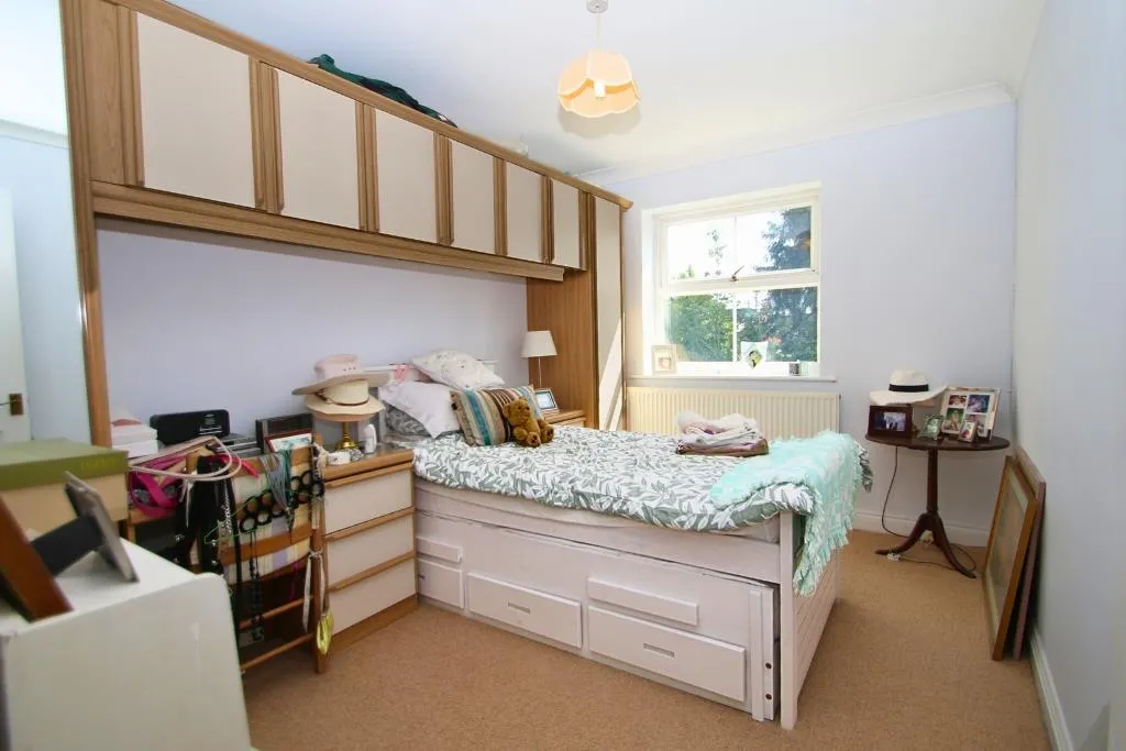 Bedford Close, Woking, GU21, photo 12