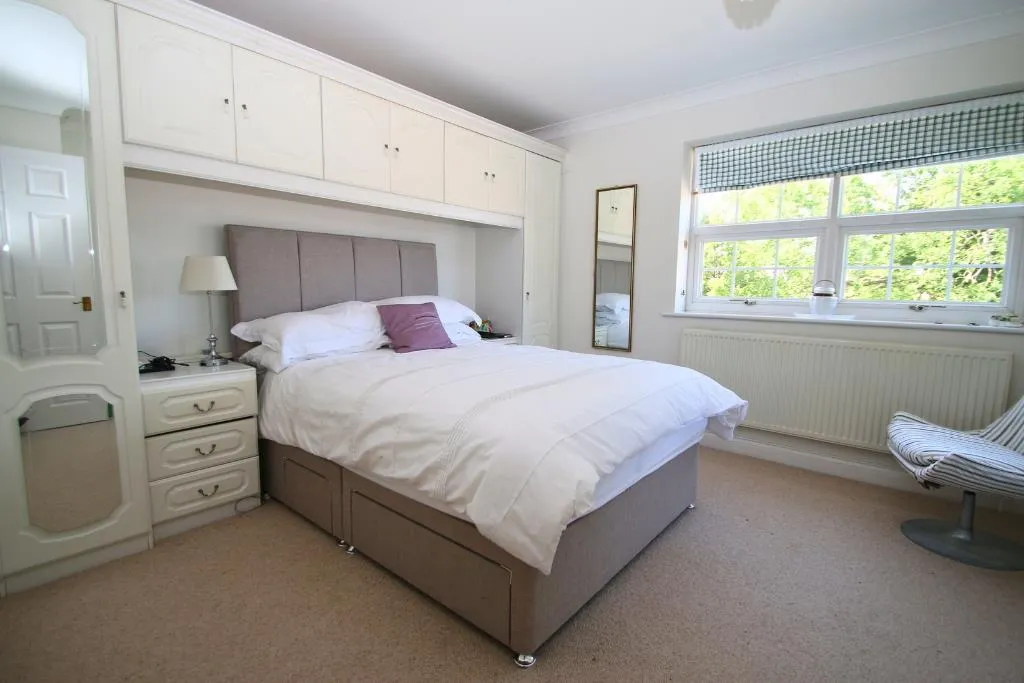 Bedford Close, Woking, GU21, photo 10