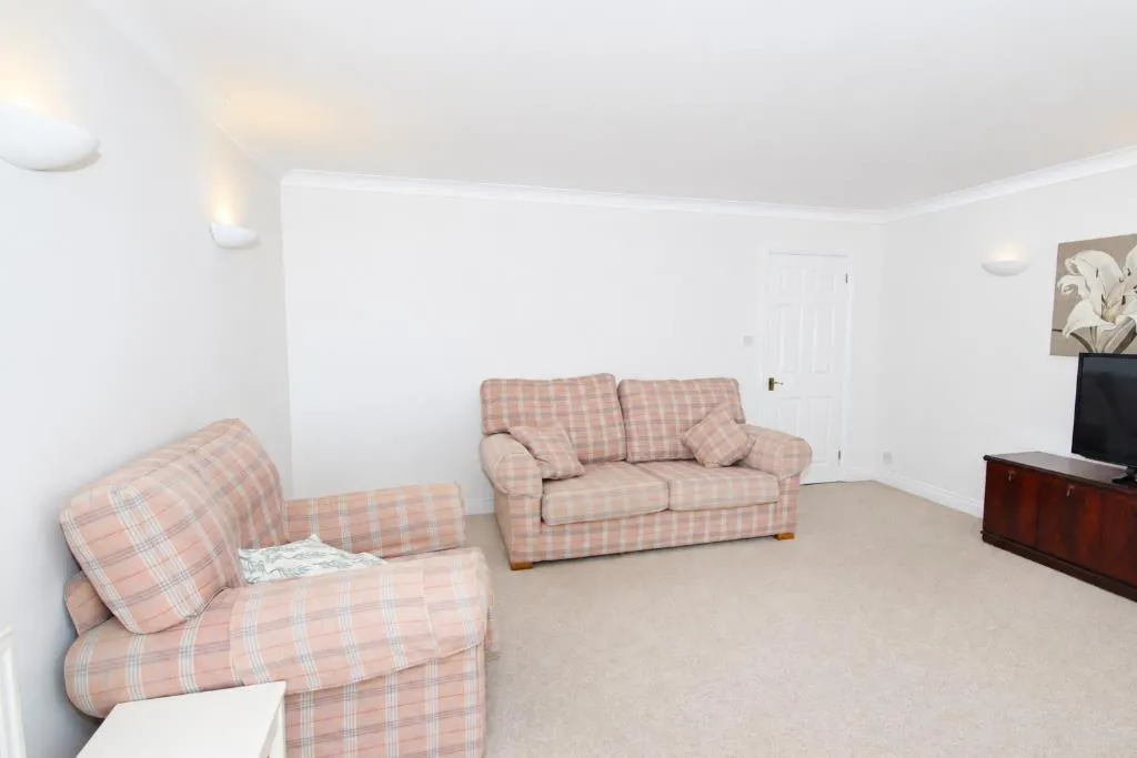 Bedford Close, Woking, GU21, photo 6