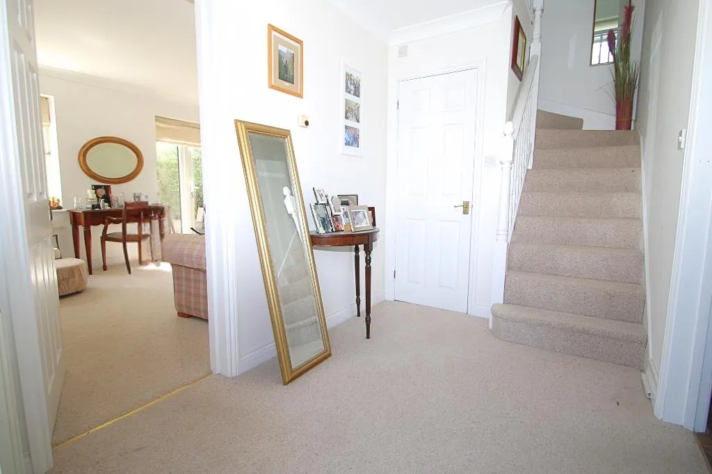 Bedford Close, Woking, GU21, photo 7