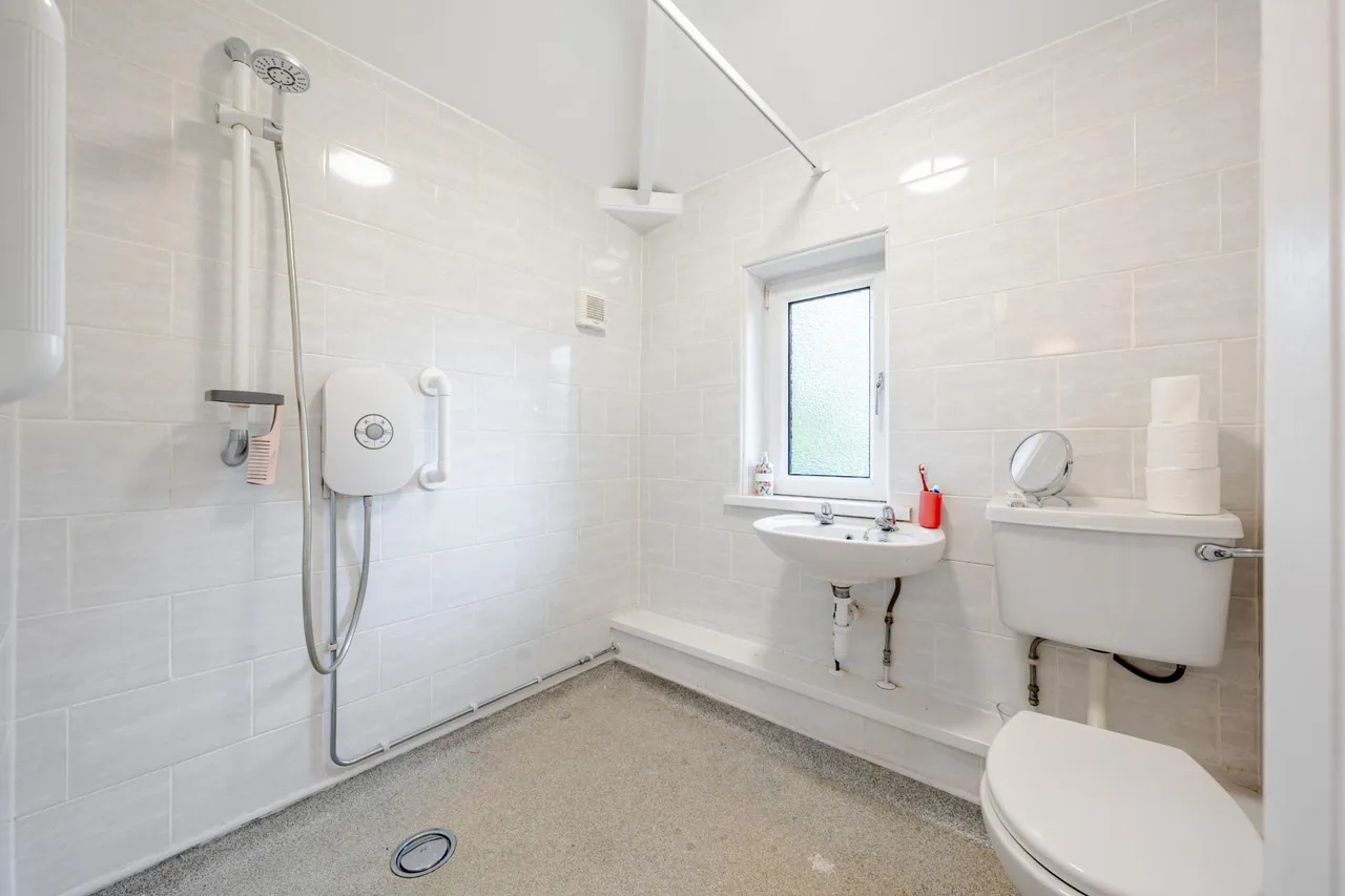 Cragside Crescent, Kirkstall, LS5, photo 8