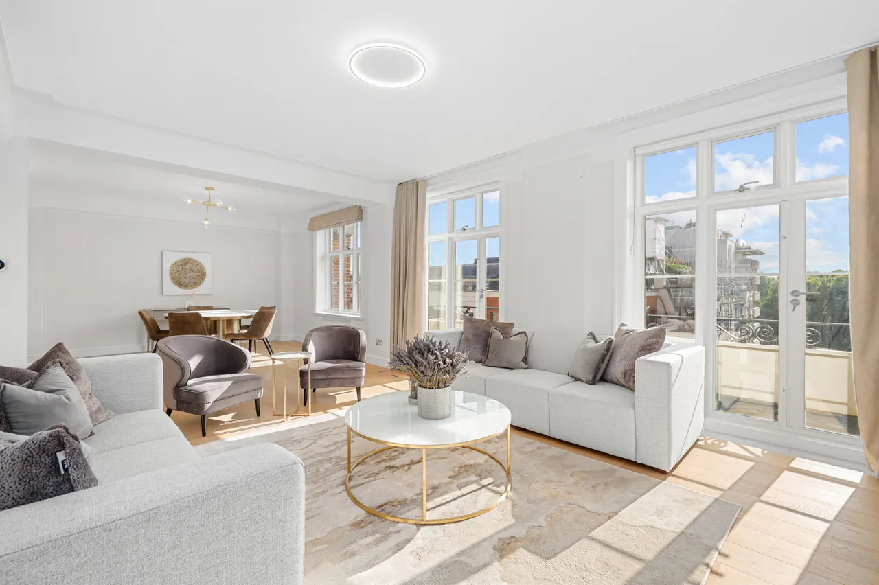 Chesterfield House, South Audley, W1K, photo 2