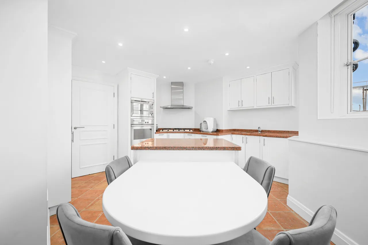 Chesterfield House, South Audley, W1K, photo 8