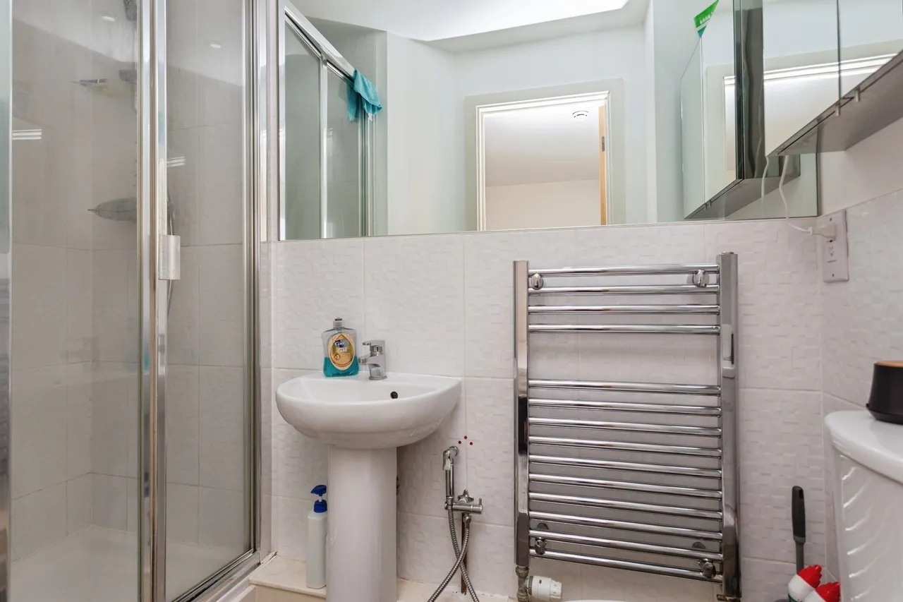 Wilmington Close, WD18, photo 5