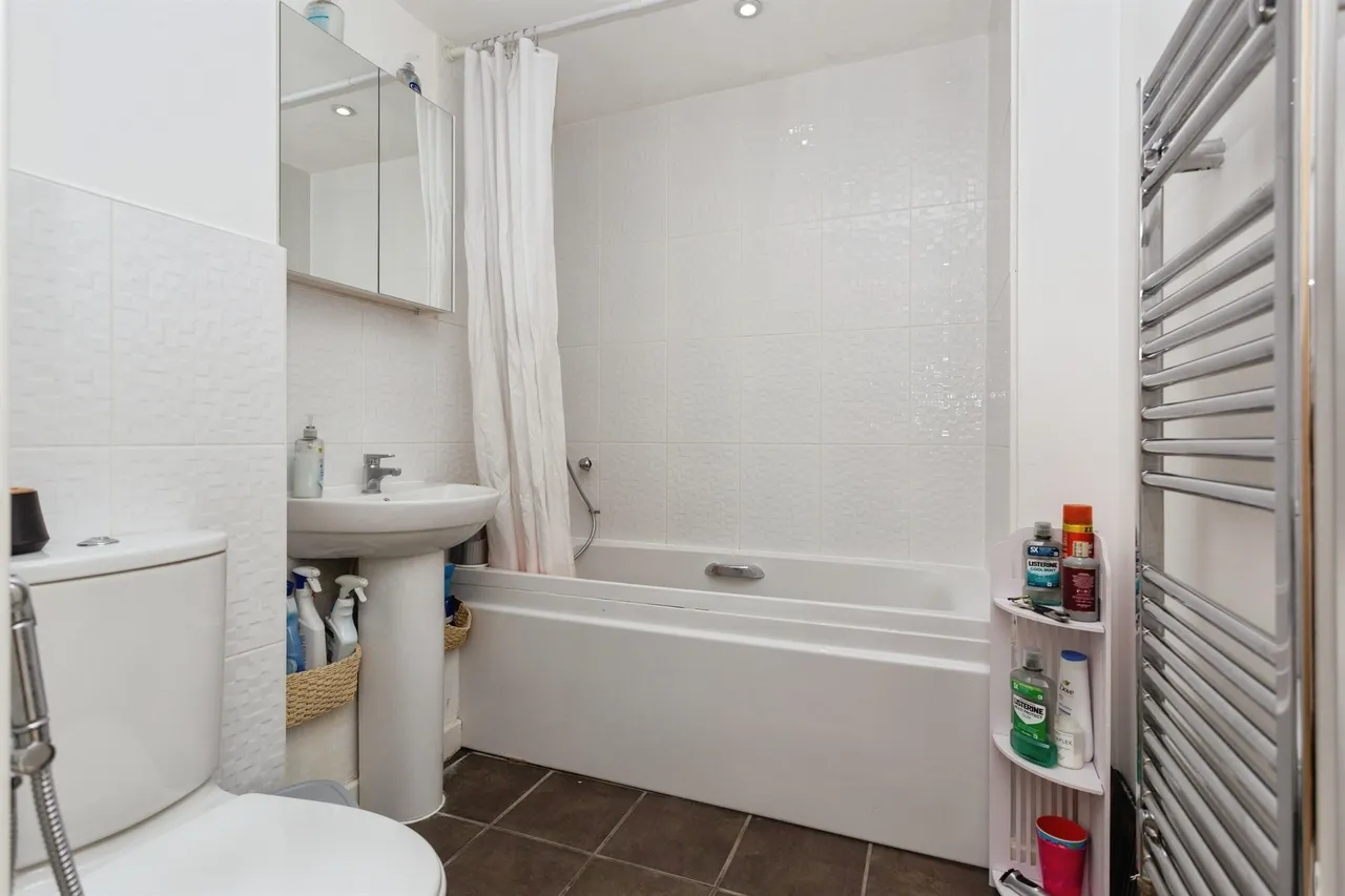 Wilmington Close, WD18, photo 9