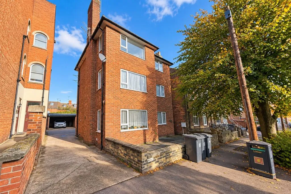 2 bed flat to rent, Avenue Road, Grantham, NG31