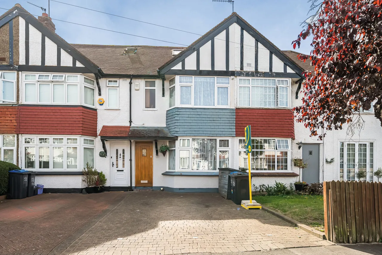 3 bed house for sale — 53 Bramcote Avenue, Mitcham