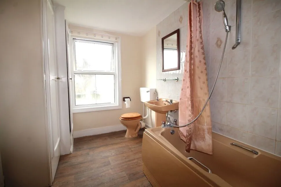 Roberts Road, Watford, WD18, photo 10