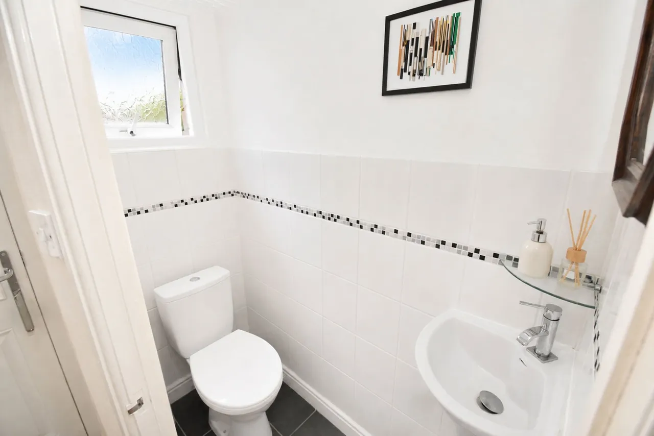 Cumberland Close, Kingswinford, DY6, photo 9