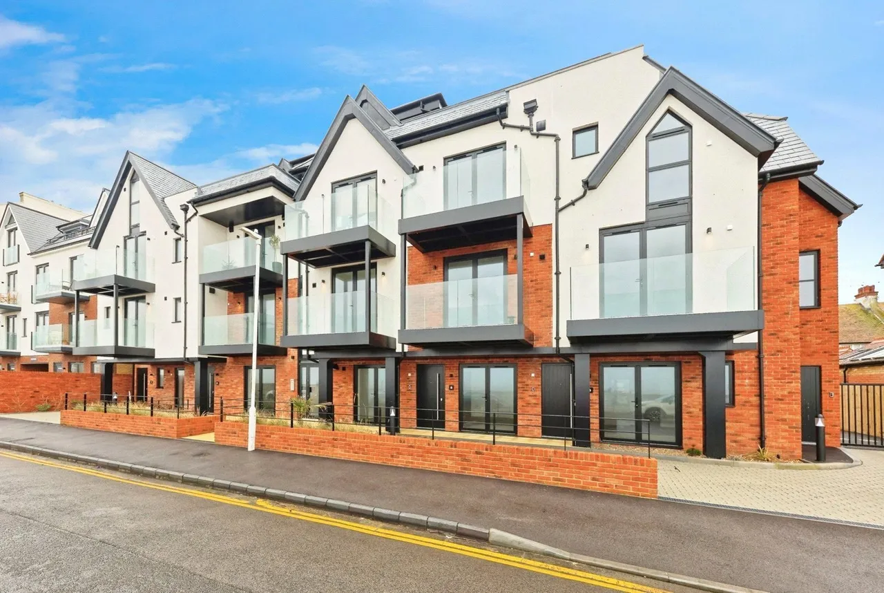 2 bed flat for sale — 13 The Tides, St Georges Terrace, Herne Bay, Kent, CT6