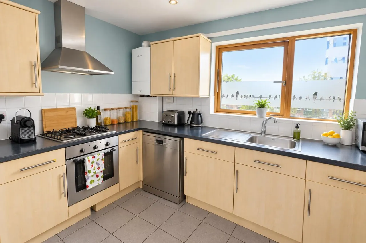 Quiberon Court, Chadd Green, Plaistow, London, E13 0NJ, photo 4