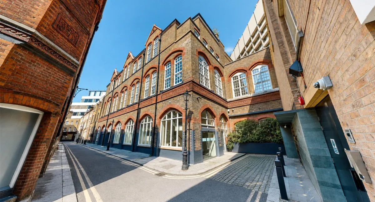 2 bed flat to rent — Hanway Place Fitzrovia ,W1T