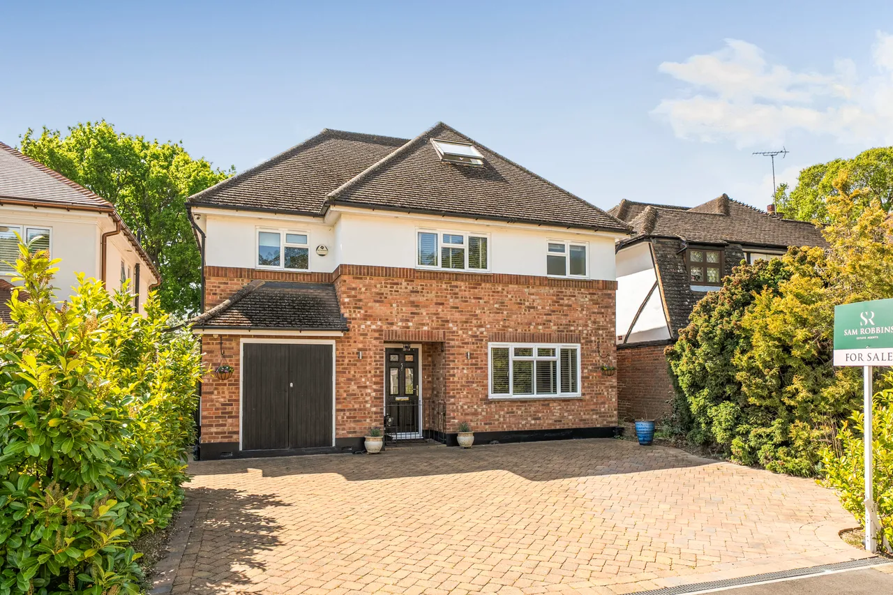 5 bed house for sale — Broadwood Avenue, Ruislip, HA4