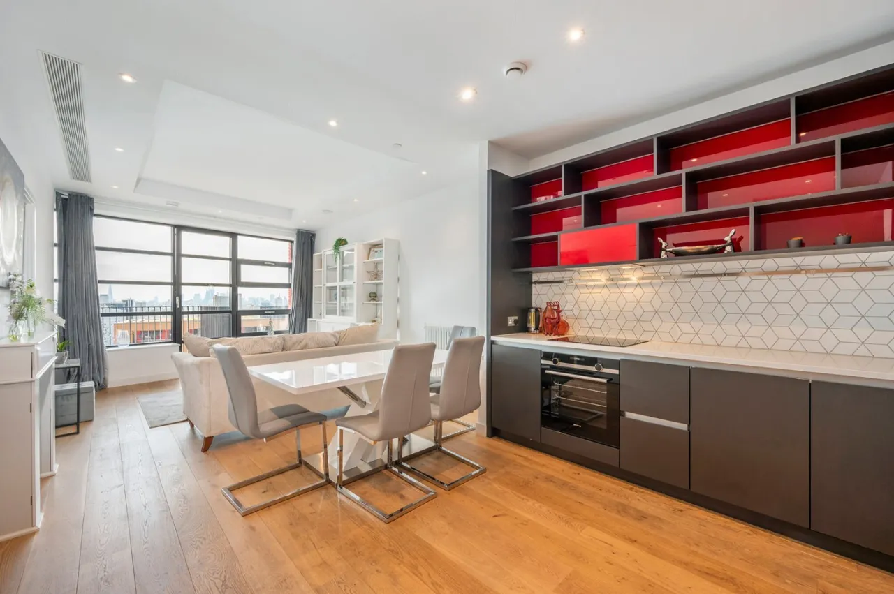 1 bed flat for sale, City Island Way, London, E14