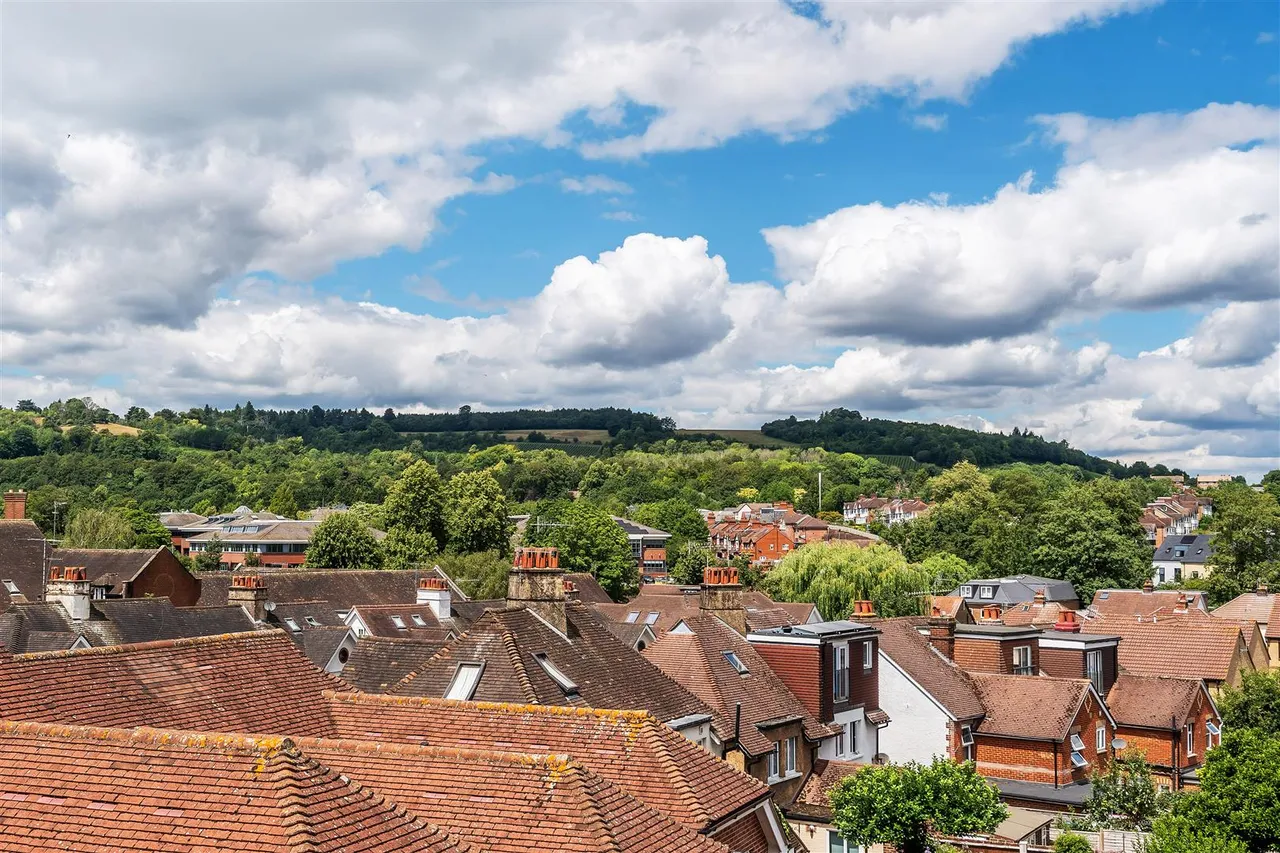 Church Street, Dorking, RH4, photo 3
