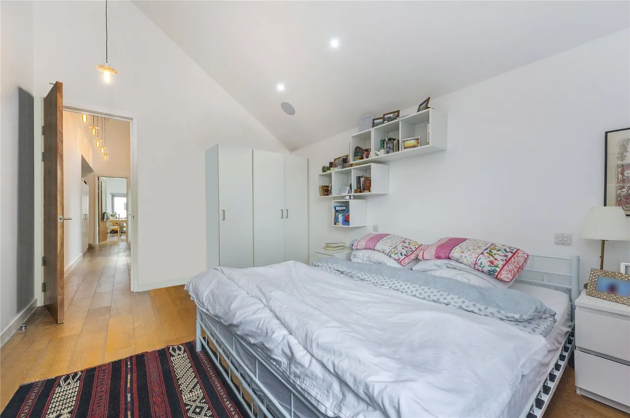 Mile End Road, London, E1, photo 10