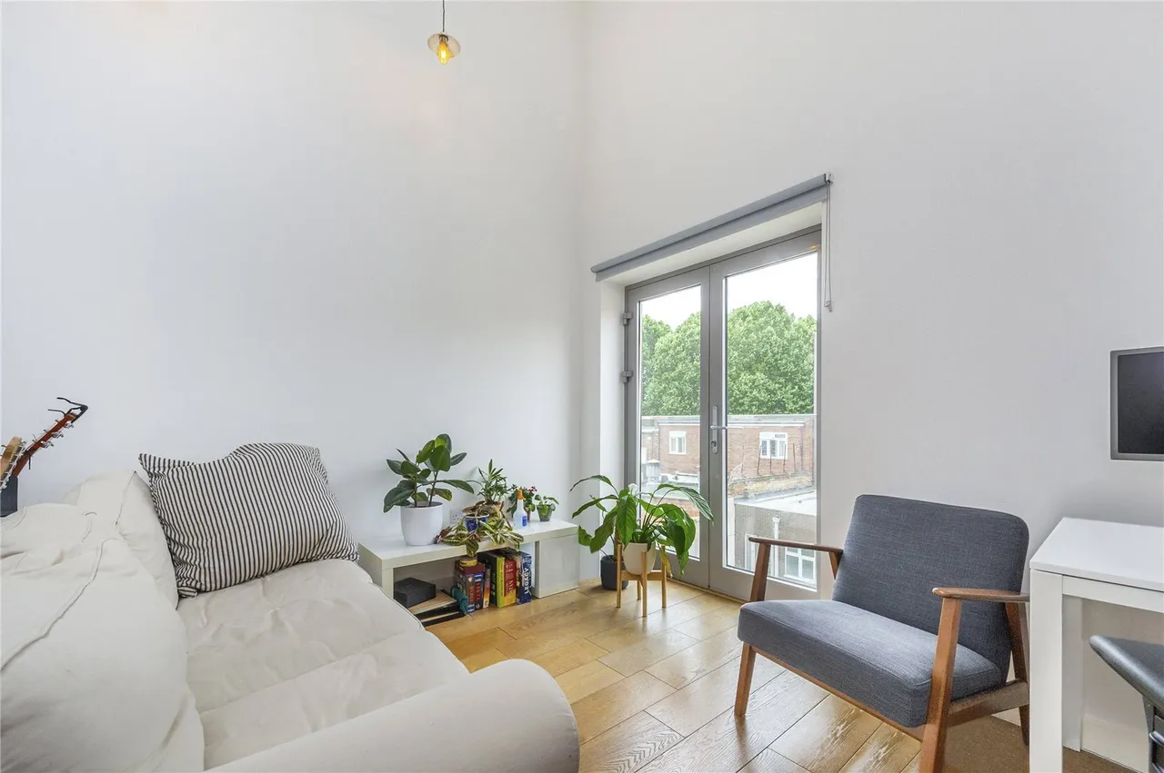 2 bed flat to rent, Mile End Road, London, E1