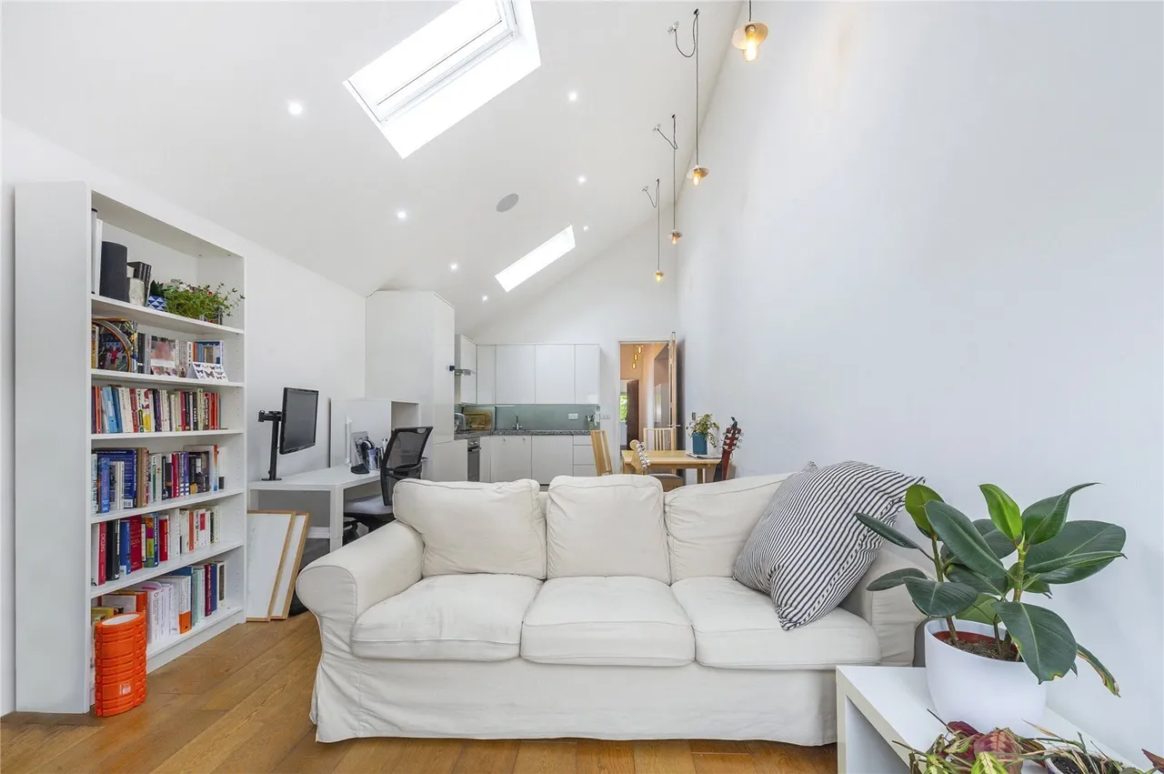 Mile End Road, London, E1, photo 14