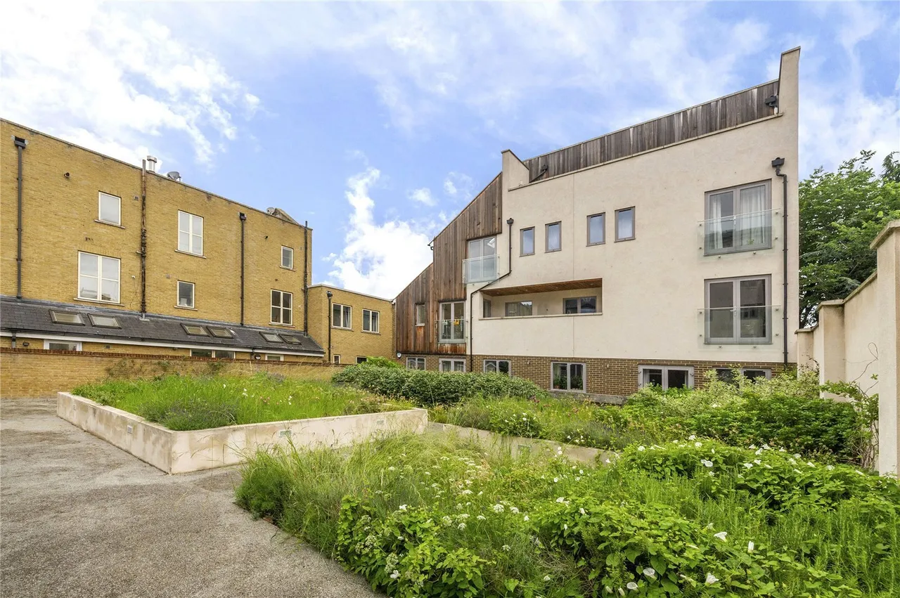 Mile End Road, London, E1, photo 12