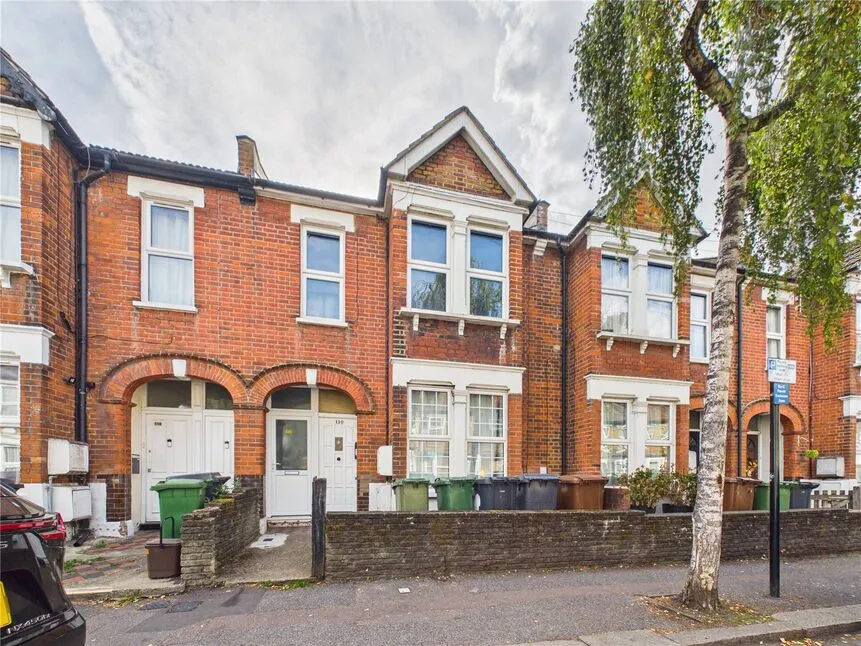 2 bed flat for sale, Brookscroft Road, Walthamstow, E17