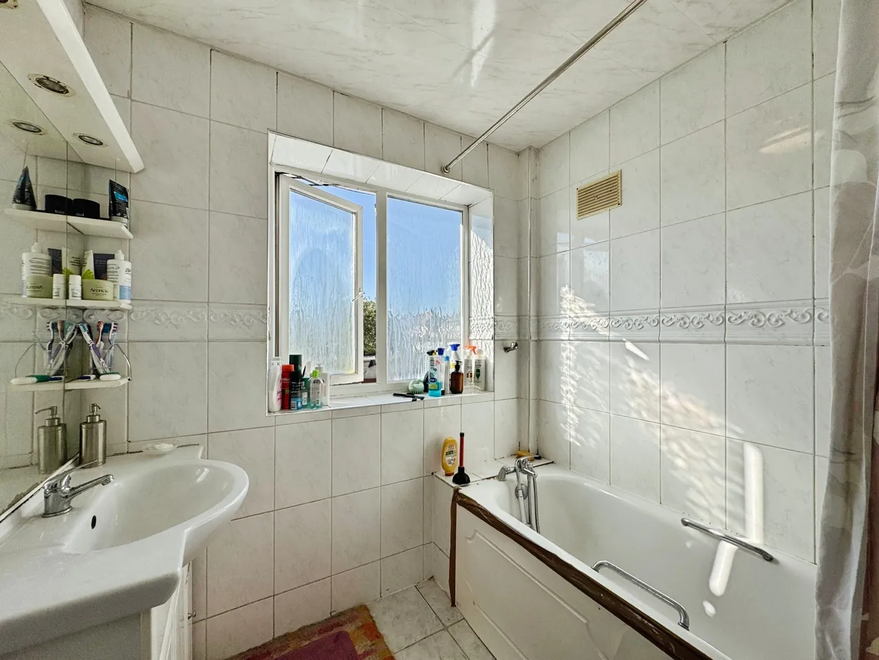 Camrose Avenue, Edgware, HA8, photo 6