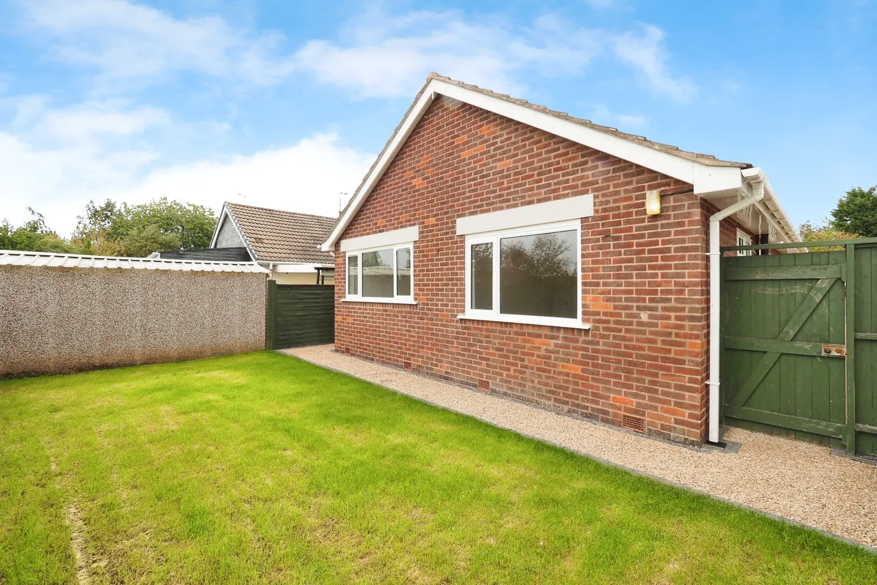 2 bed house for sale — Orchard Close, Loughborough