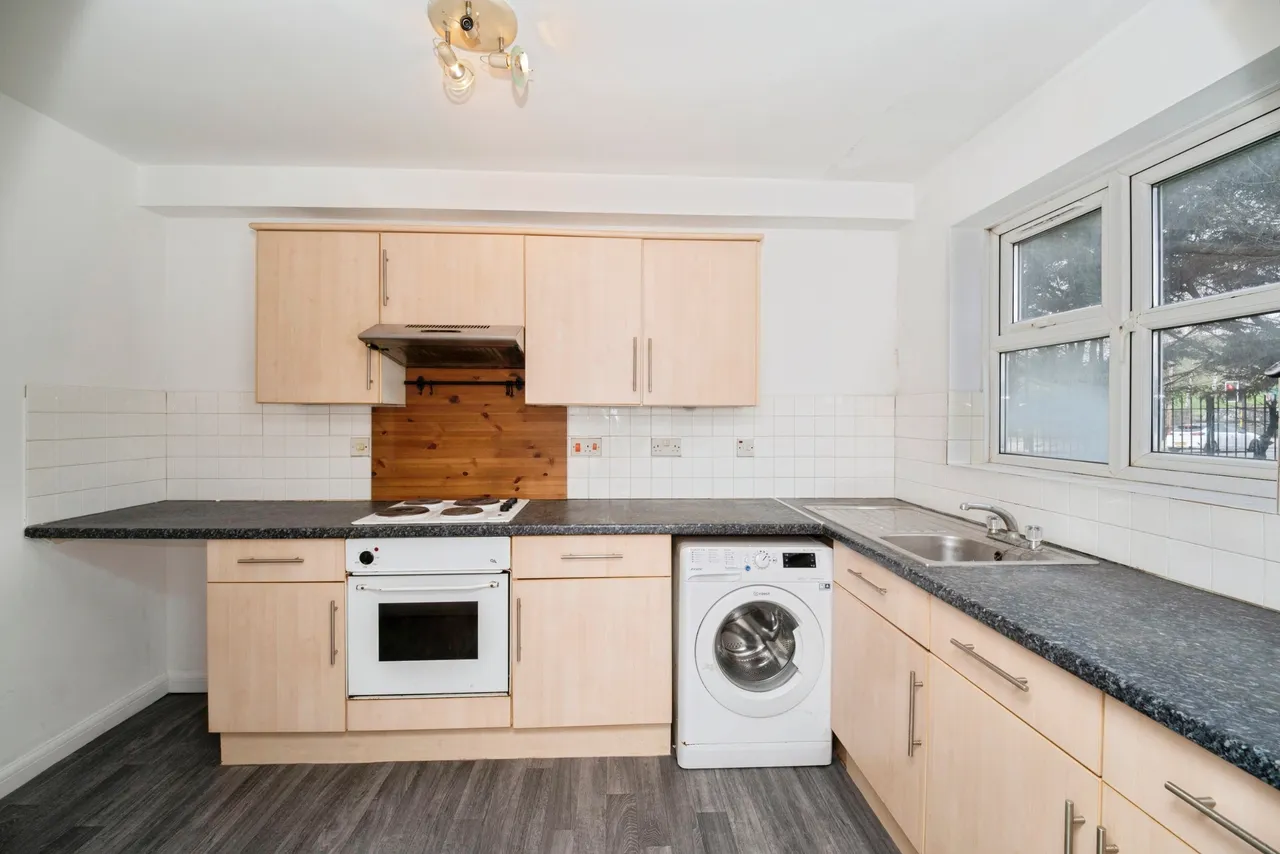 Horse Shoe Crescent, Northolt, UB5, photo 7