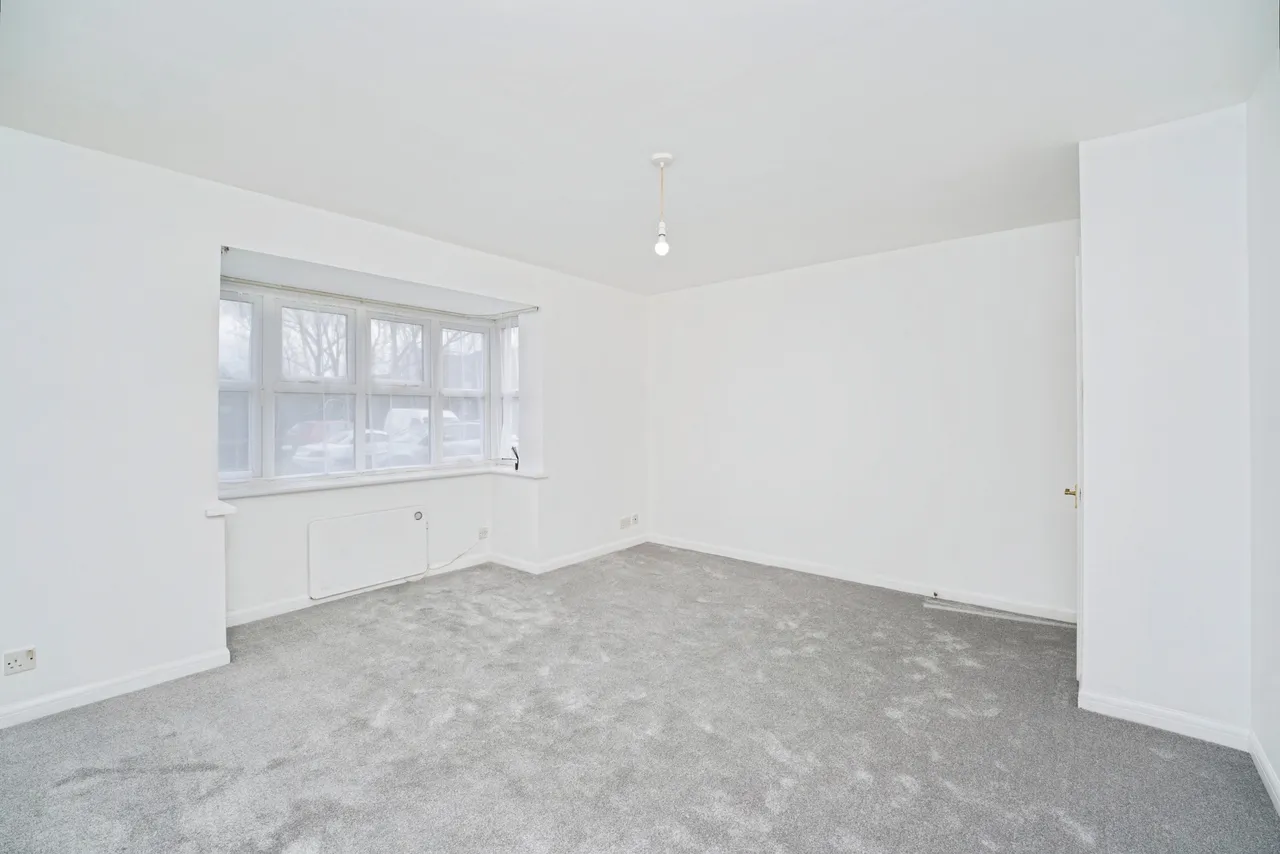 Horse Shoe Crescent, Northolt, UB5, photo 10