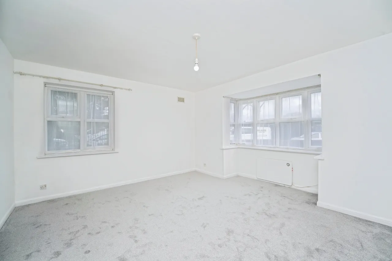 Horse Shoe Crescent, Northolt, UB5, photo 2