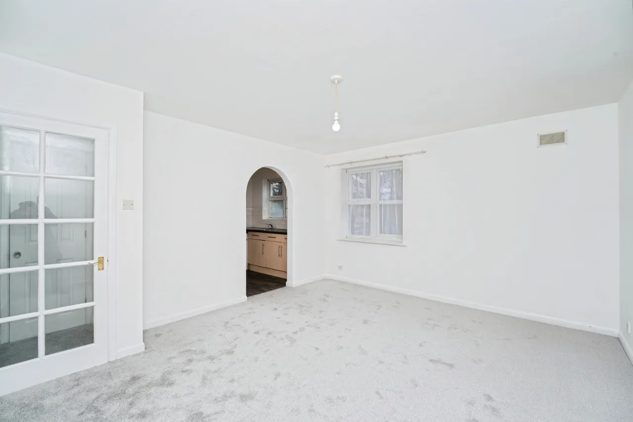 Horse Shoe Crescent, Northolt, UB5, photo 8