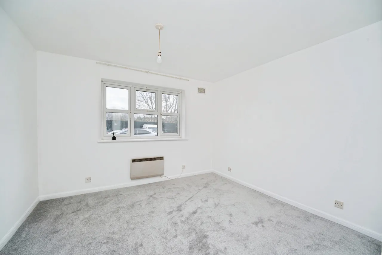 Horse Shoe Crescent, Northolt, UB5, photo 9