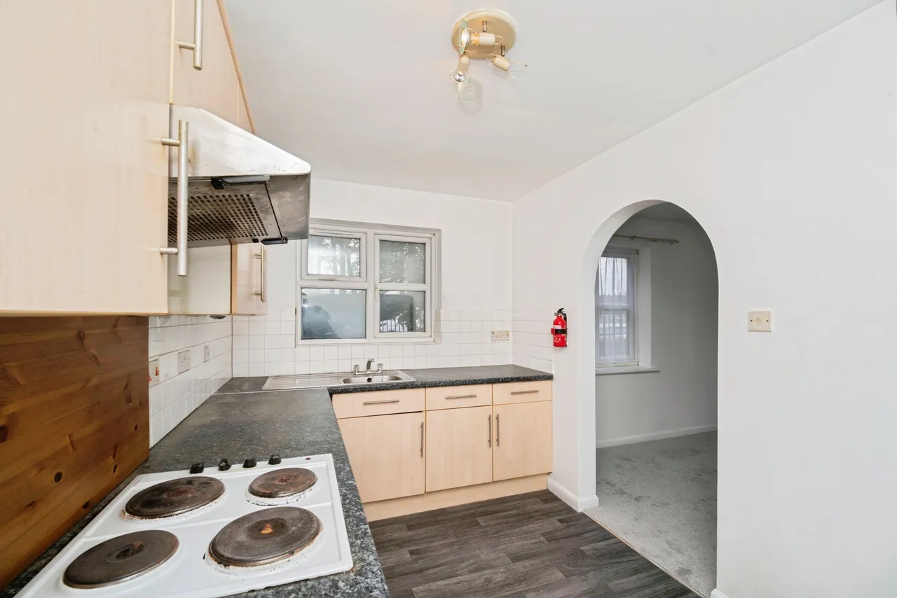 Horse Shoe Crescent, Northolt, UB5, photo 6