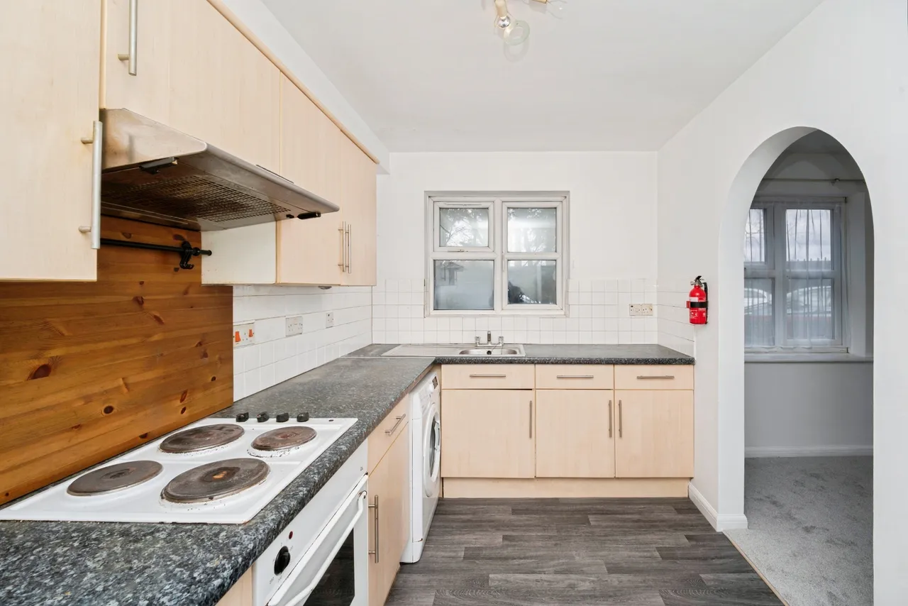 Horse Shoe Crescent, Northolt, UB5, photo 3