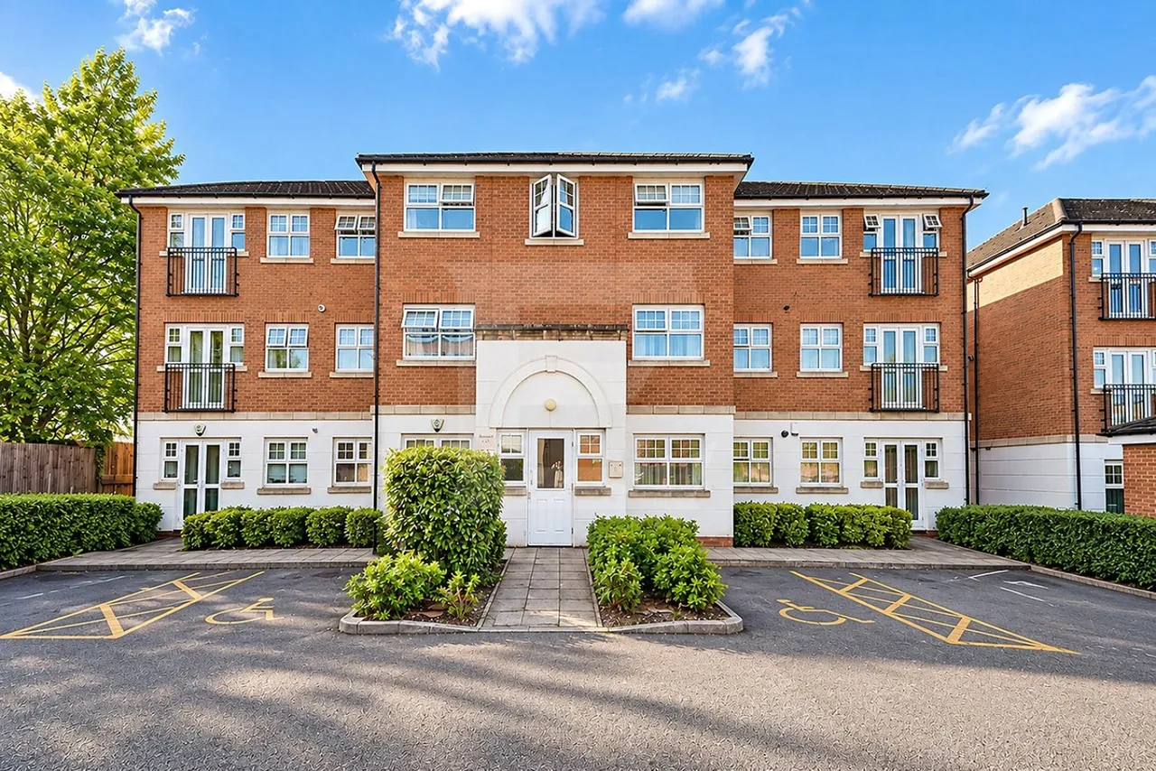 2 bed flat for sale, Bressay Drive, Mill Hill, NW7