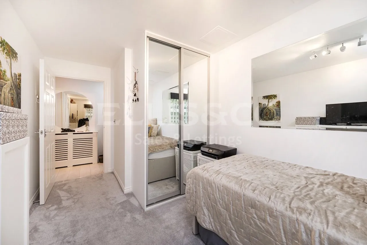 Bressay Drive, Mill Hill, NW7, photo 12