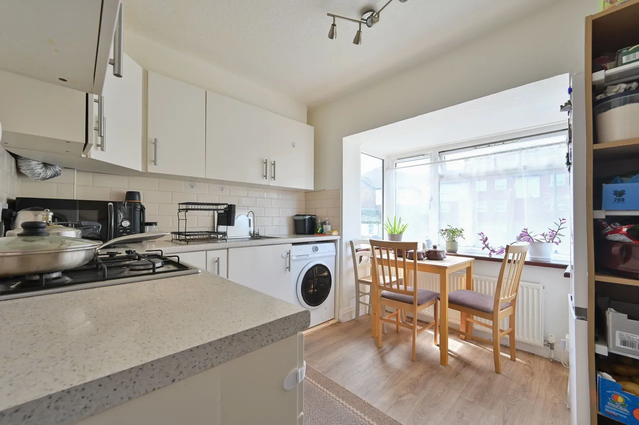 Flat 4, 14 Carlton Avenue, Harrow, photo 5