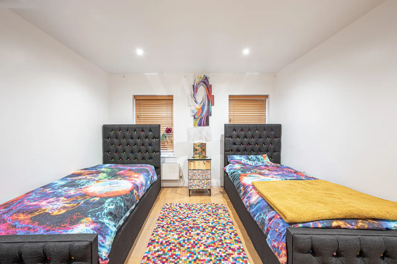 57 Princess Park Manor, Royal Drive, London, photo 8