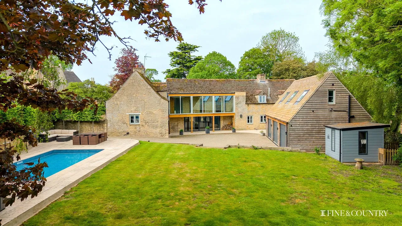 5 bed house for sale, Pilsgate