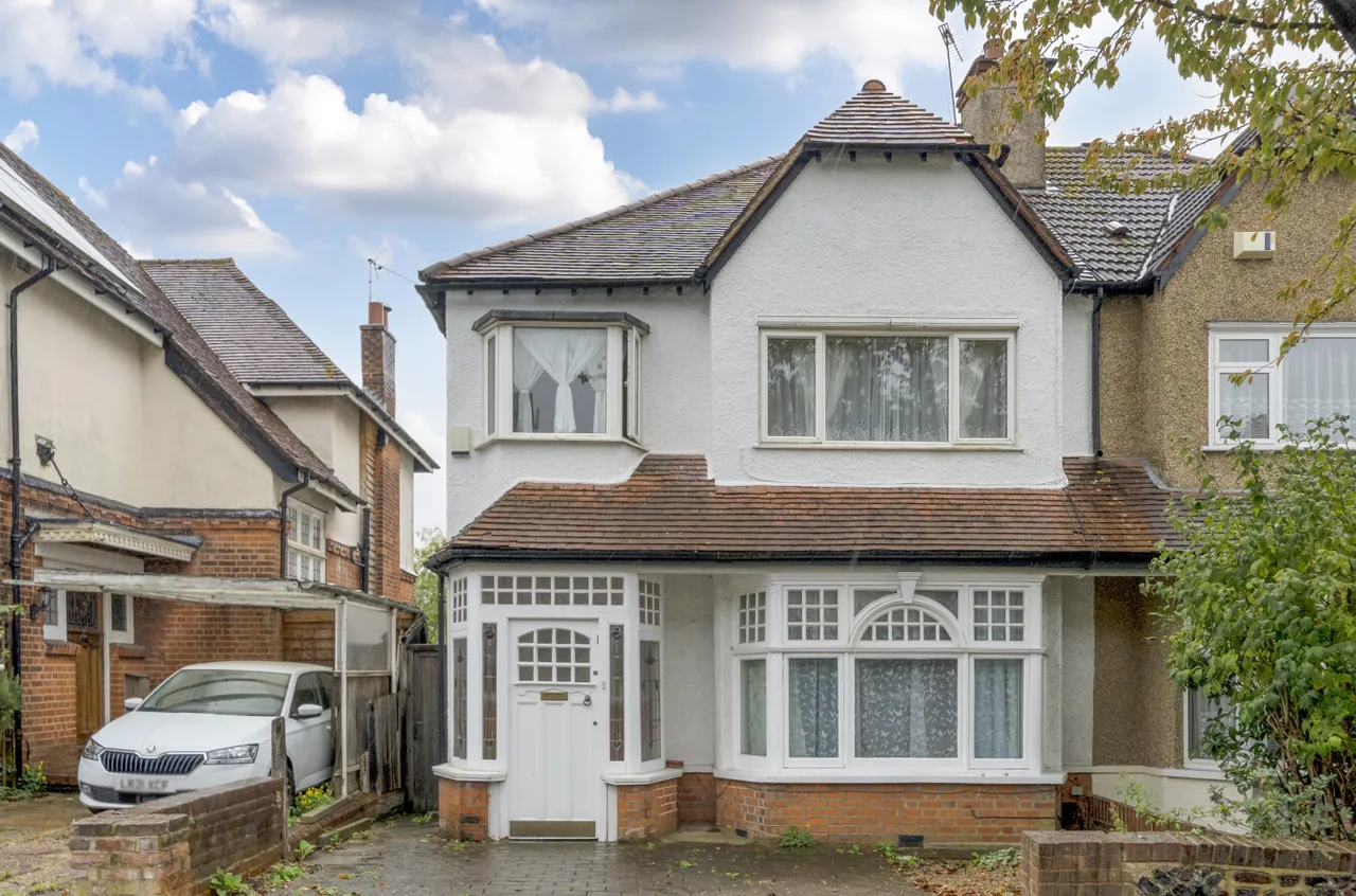 4 bed house for sale — Bedford Avenue, Barnet, EN5 2ER