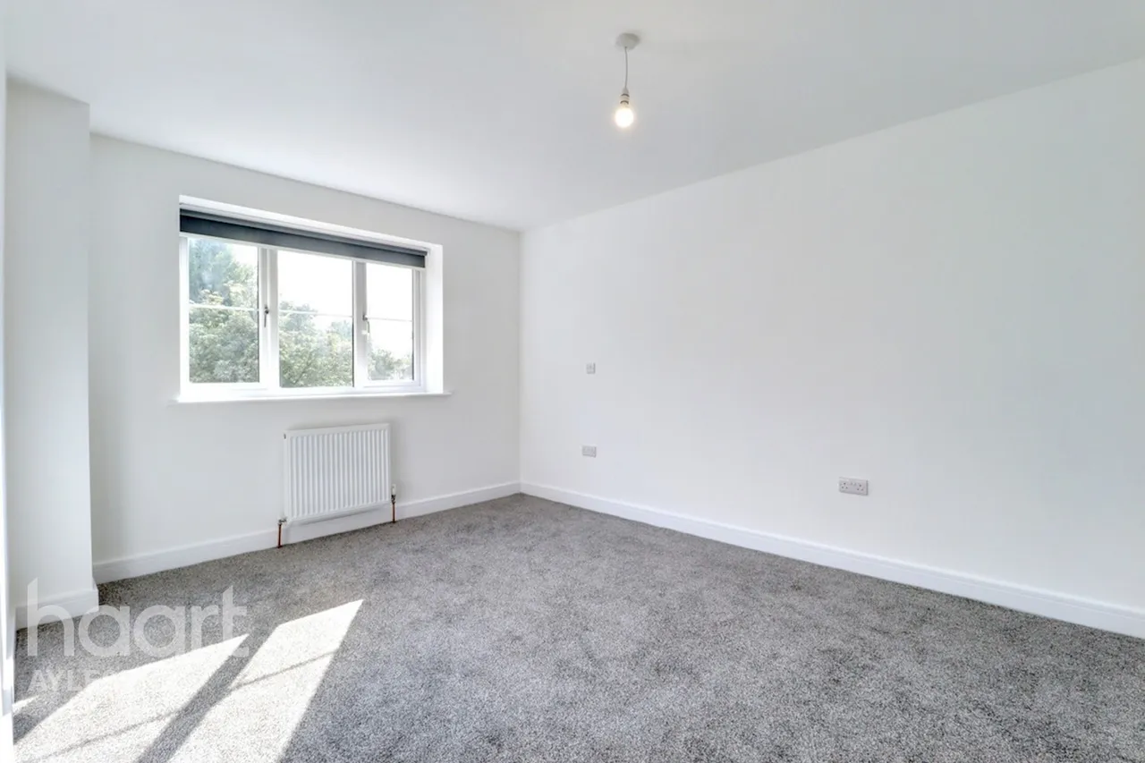 Eighth Avenue, Aylesbury, HP19, photo 5