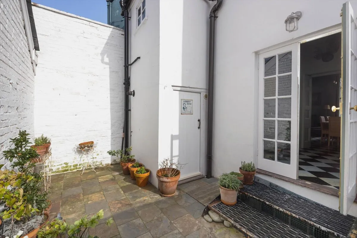 Portland Square, Cheltenham, GL52, photo 25