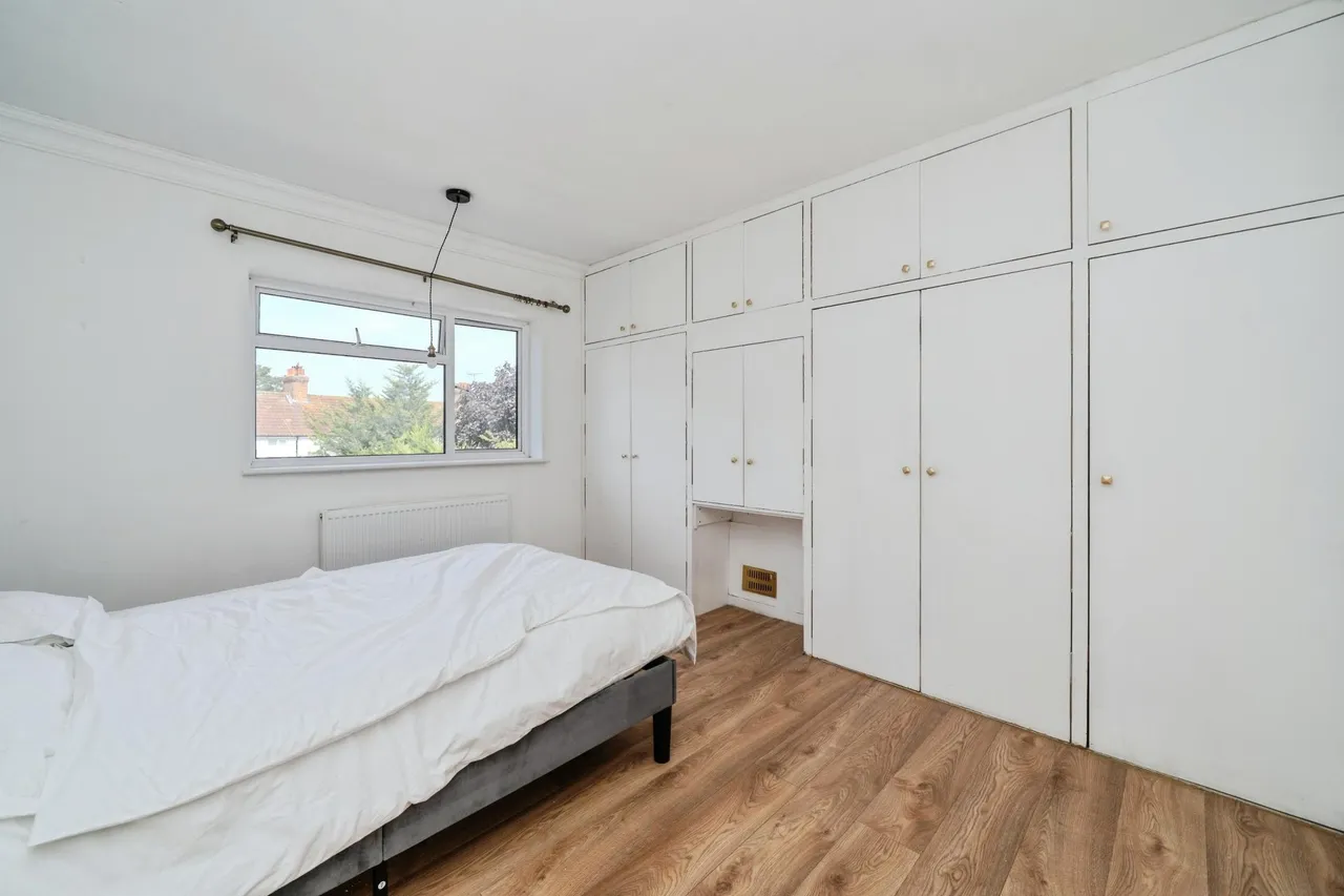 The Crescent, New Malden, KT3, photo 9