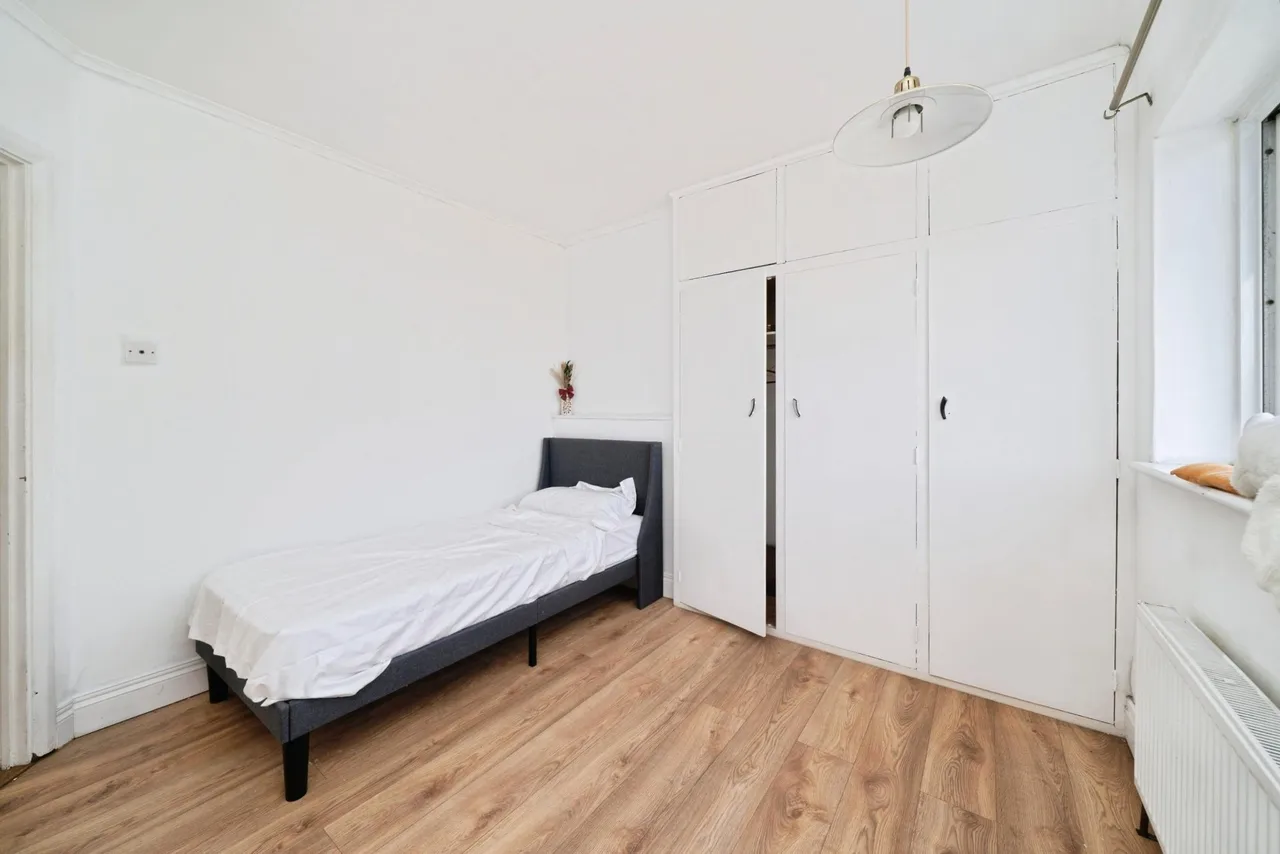 The Crescent, New Malden, KT3, photo 8