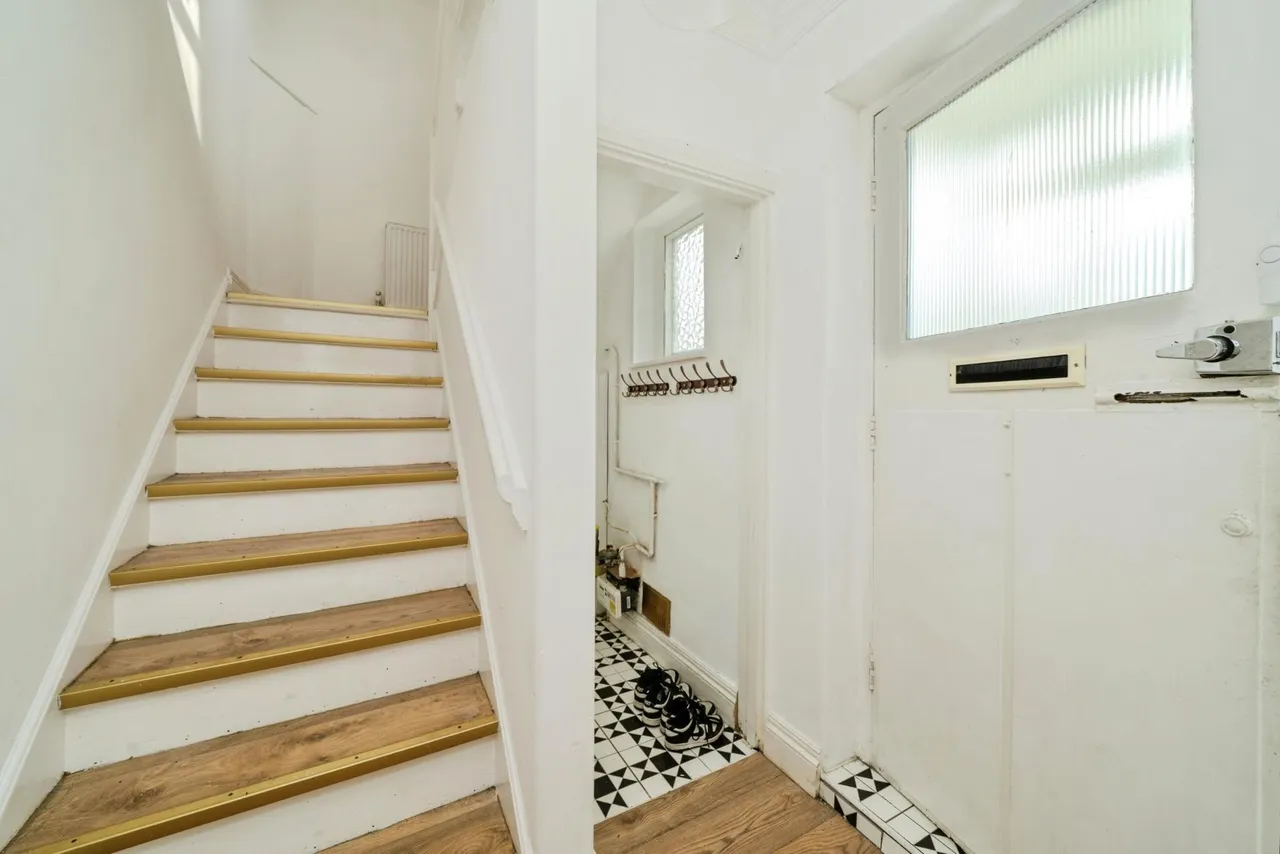 The Crescent, New Malden, KT3, photo 11