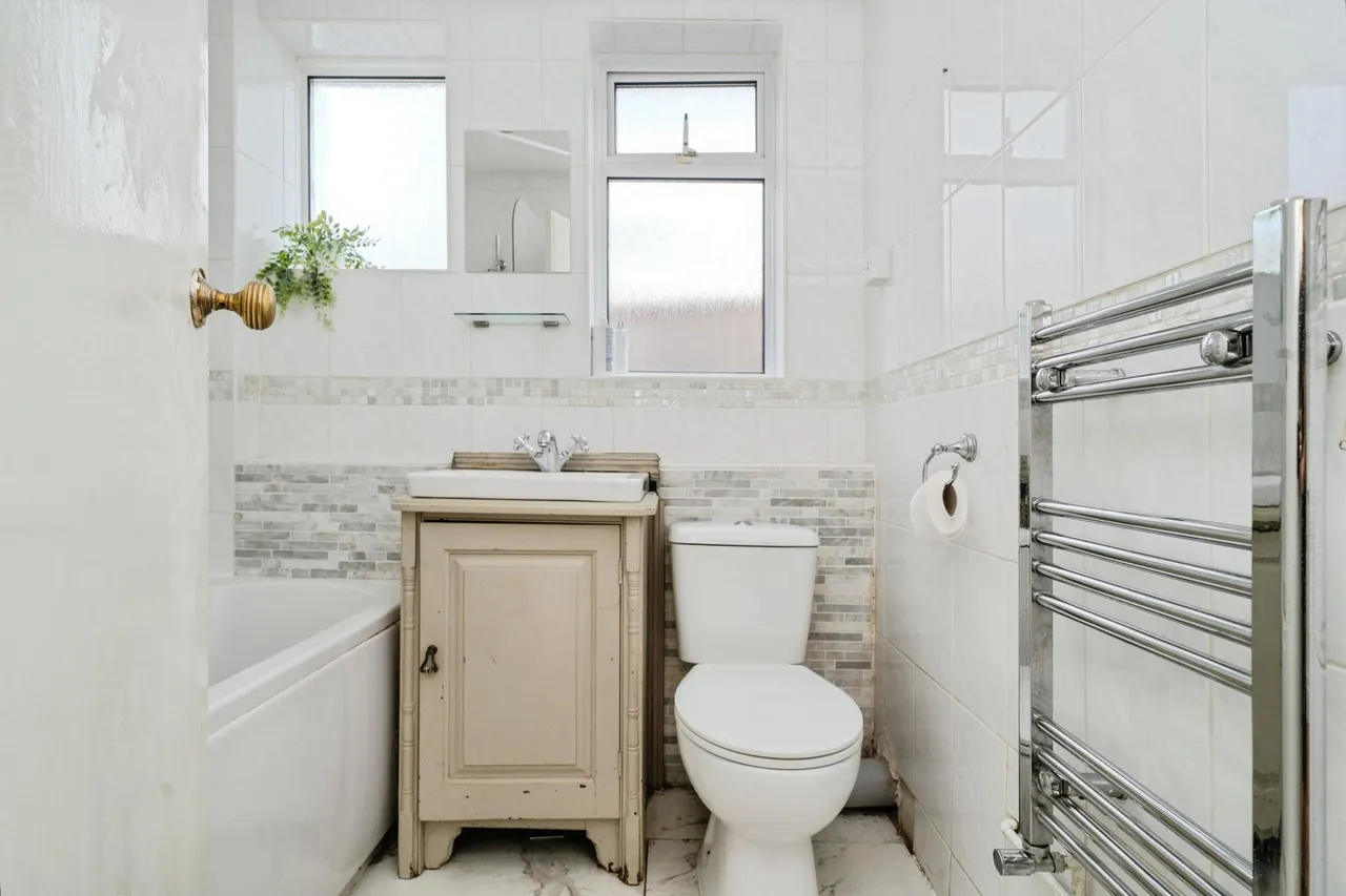 The Crescent, New Malden, KT3, photo 14